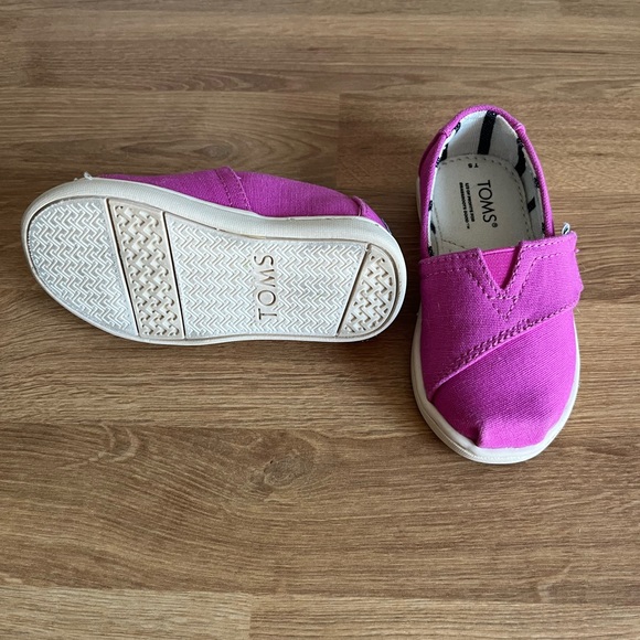TOMS Alpargata Toddler Shoe | Size 5T | Like New - Picture 2 of 6